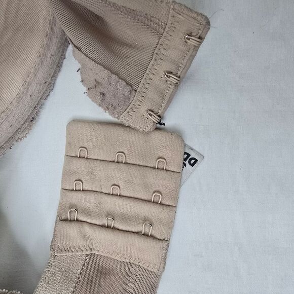 Elegant Lace Trim Bra in Cream - Picture 4 of 7